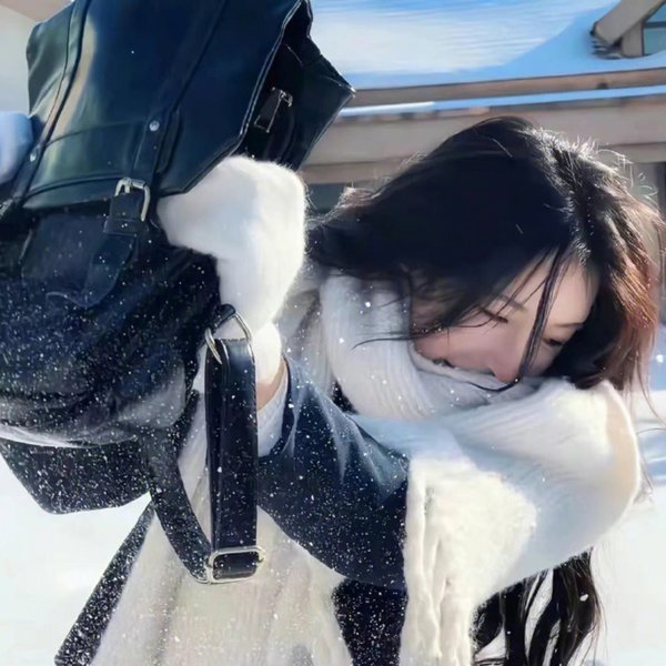 指尖相触，恋恋不舍